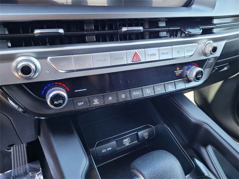 Used 2024 Kia Telluride LX image 17