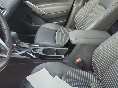 Used 2024 Toyota Corolla Cross XSE w/ Convenience Package image 5