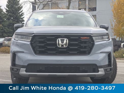 New 2025 Honda Pilot TrailSport image 12