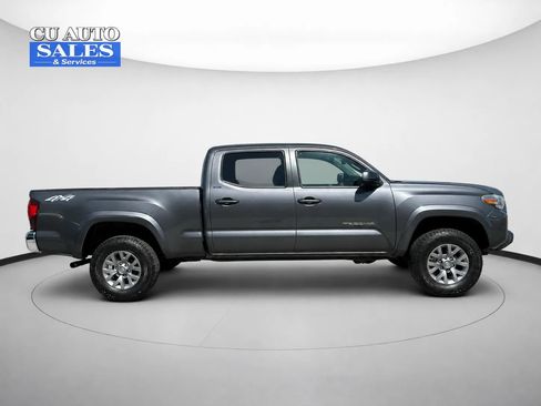 Used 2018 Toyota Tacoma SR5 AWD/4WD image 8