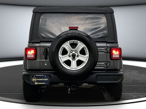 Used 2018 Jeep Wrangler Unlimited Sport S AWD/4WD image 5