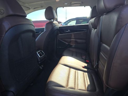Used 2019 Kia Sorento SX w/ SX Touring Package FWD image 17