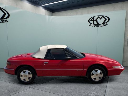 Used 1990 Buick Reatta Convertible FWD image 2