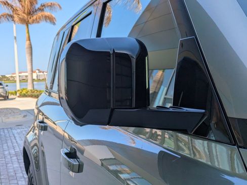 Used 2025 Land Rover Defender 110 S image 13