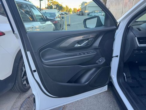 Used 2024 GMC Terrain SLT image 18