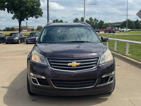 Used 2016 Chevrolet Traverse LT w/ Style and Technology Package FWD image 2