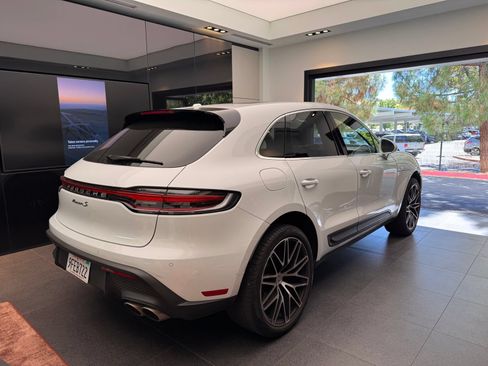 Certified 2023 Porsche Macan S AWD/4WD image 4