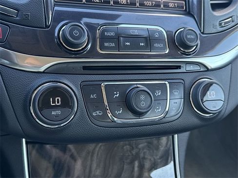 Used 2015 Chevrolet Impala LT w/ Convenience Package image 20