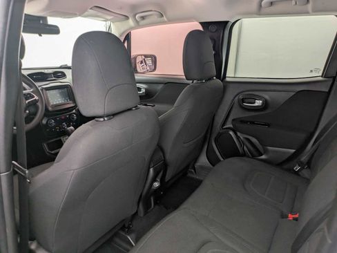 Used 2019 Jeep Renegade Latitude FWD image 19