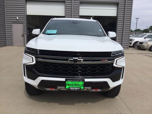 Used 2021 Chevrolet Tahoe Z71 w/ Luxury Package AWD/4WD image 3