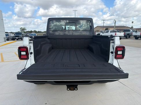 Used 2024 Jeep Gladiator Sport AWD/4WD image 13