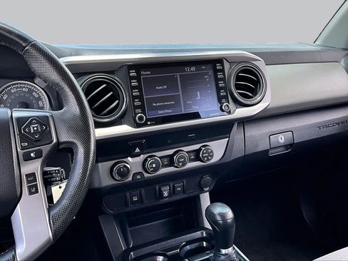 Used 2020 Toyota Tacoma SR5 AWD/4WD image 7