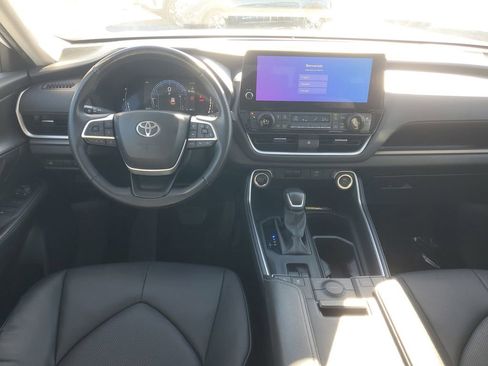 Certified 2024 Toyota Grand Highlander XLE image 10