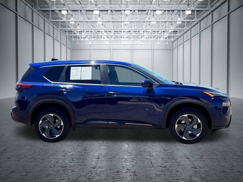 Used 2024 Nissan Rogue SV AWD/4WD image 6