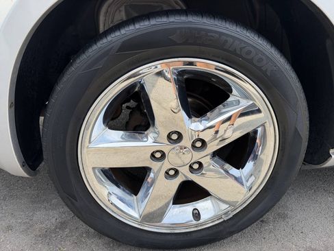 Used 2011 Dodge Avenger Lux FWD image 18