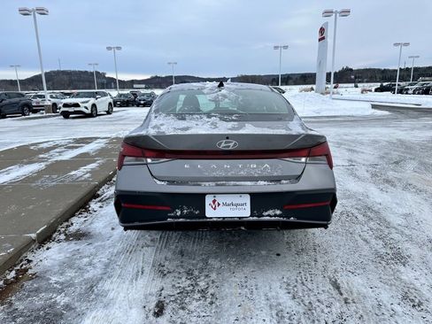 Used 2024 Hyundai Elantra SEL image 4