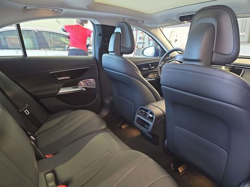 Used 2024 Mercedes-Benz E 350 4MATIC Sedan image 11