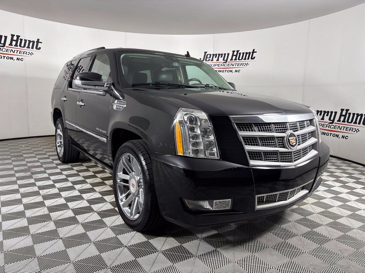 Used 2014 Cadillac Escalade Platinum AWD/4WD image 3
