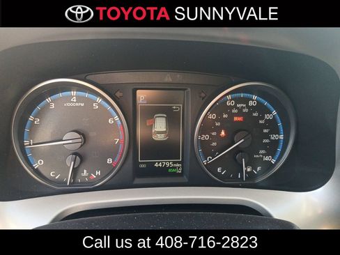 Used 2018 Toyota RAV4 XLE AWD/4WD image 3