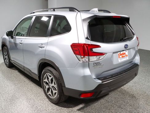 Used 2020 Subaru Forester Premium image 9