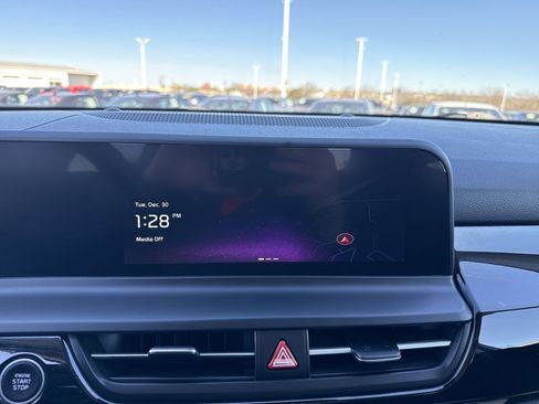 Used 2025 Kia Seltos S image 12