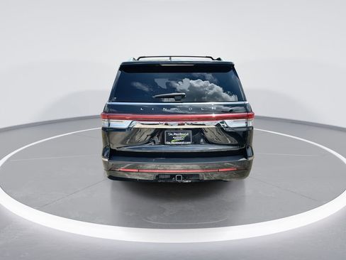 Used 2022 Lincoln Navigator Reserve AWD/4WD image 7