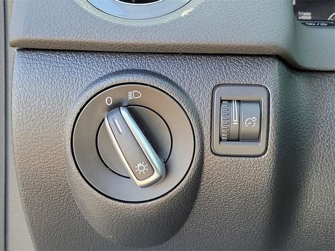 Used 2017 Volkswagen Tiguan Limited w/ Premium Package image 30