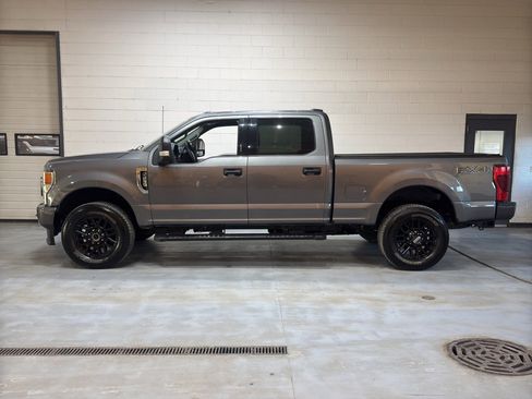 Used 2022 Ford F250 XLT w/ Black Appearance Package image 2