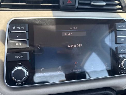 Used 2020 Nissan Versa SV FWD image 19