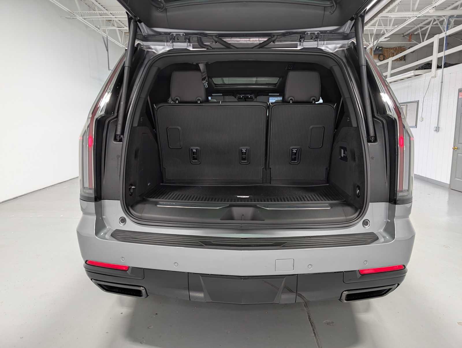 Used 2026 Cadillac Escalade Sport w/ LPO, ONYX Package AWD/4WD image 43