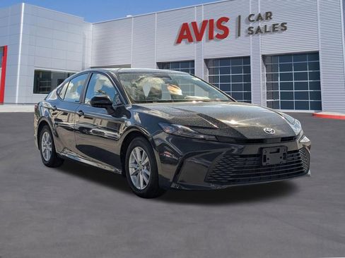 Used 2025 Toyota Camry LE FWD image 9