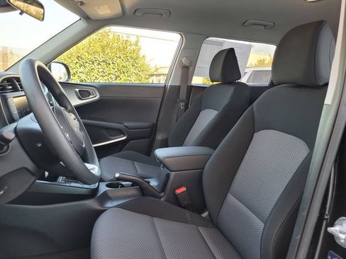 Certified 2025 Kia Soul LX w/ LX Technology Package FWD image 13
