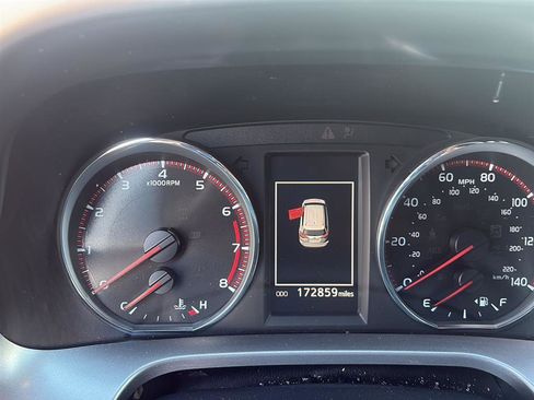 Used 2016 Toyota RAV4 SE image 14