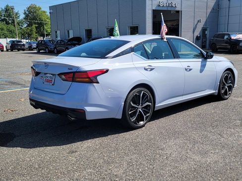Used 2024 Nissan Altima 2.5 SR w/ SR Premium Package FWD image 10