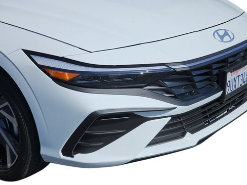 Used 2025 Hyundai Elantra Sport FWD image 9