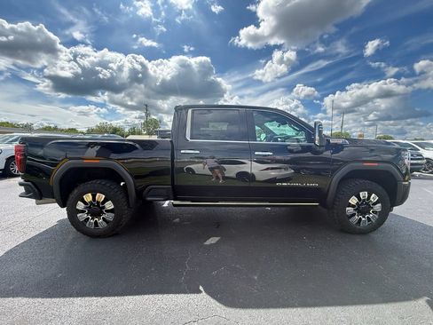 Used 2024 GMC Sierra 2500 Denali w/ Denali Reserve Package AWD/4WD image 2