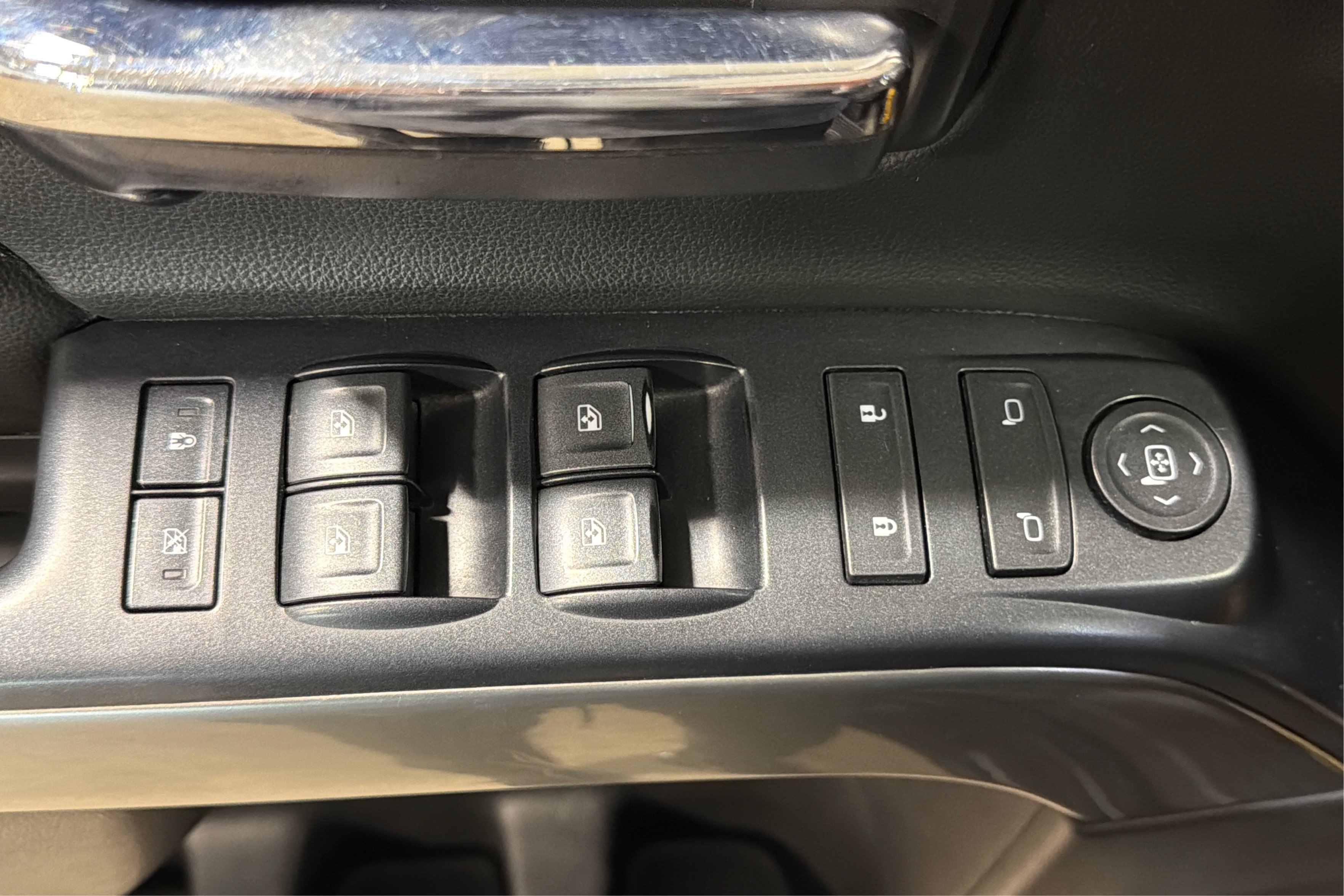 Used 2018 Chevrolet Silverado 1500 LT w/ All Star Edition AWD/4WD image 16