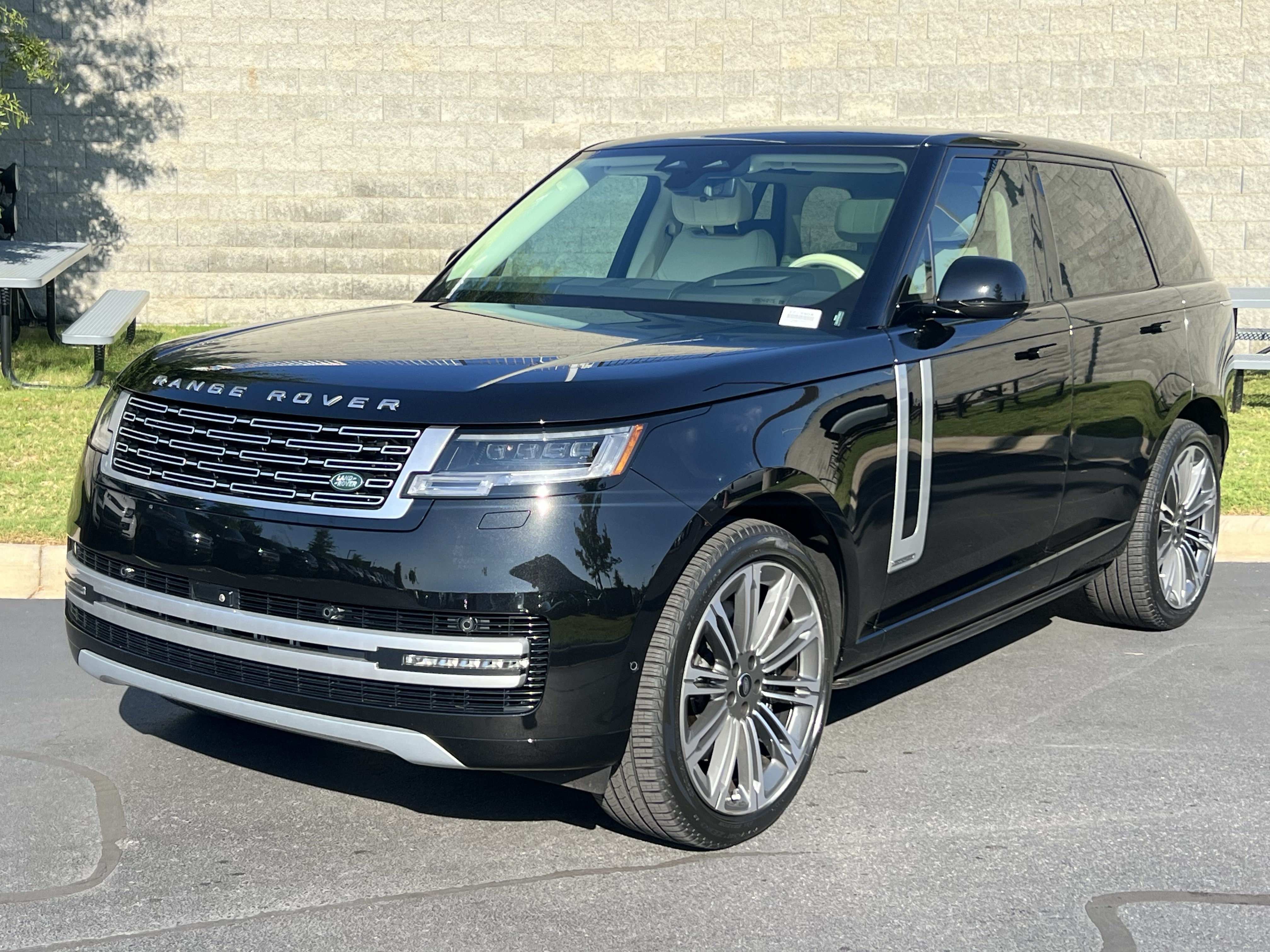 Certified 2024 Land Rover Range Rover Autobiography AWD/4WD image 2