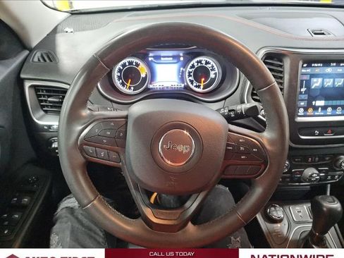 Used 2020 Jeep Cherokee Trailhawk image 7