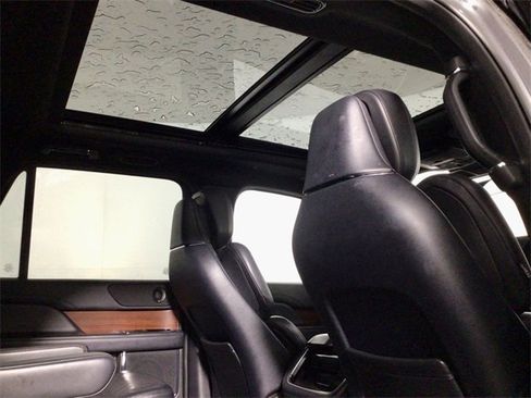 Used 2023 Lincoln Navigator Reserve image 3