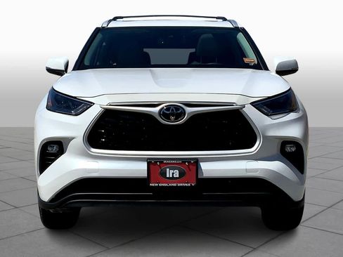 Used 2023 Toyota Highlander XLE AWD/4WD image 4