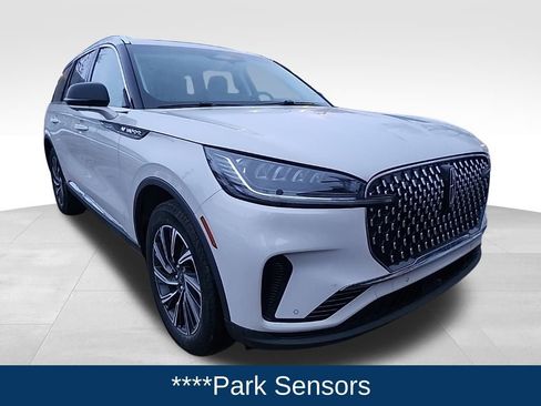 Used 2025 Lincoln Aviator AWD image 11