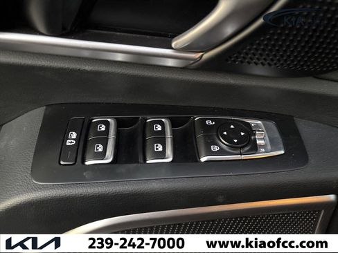 Certified 2025 Kia Telluride LX image 15