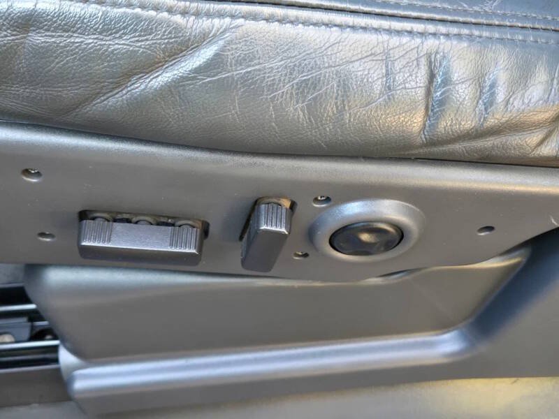 Used 2004 Chevrolet Avalanche Z71 w/ Sun And Sound Package AWD/4WD image 19