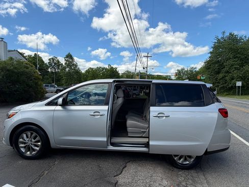 Used 2020 Kia Sedona LX FWD image 37