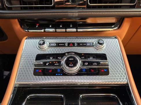 Used 2024 Lincoln Aviator Black Label w/ Jet Package image 40