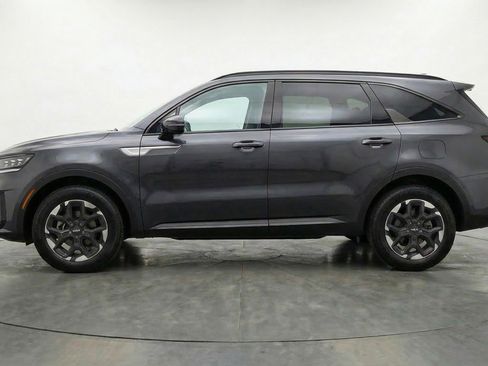 Used 2024 Kia Sorento S image 5