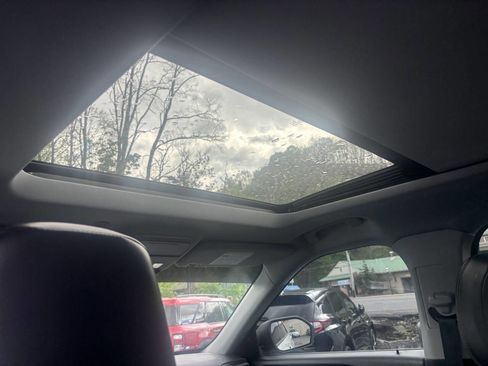 Used 2021 Ford Explorer XLT w/ Equipment Group 202A image 18