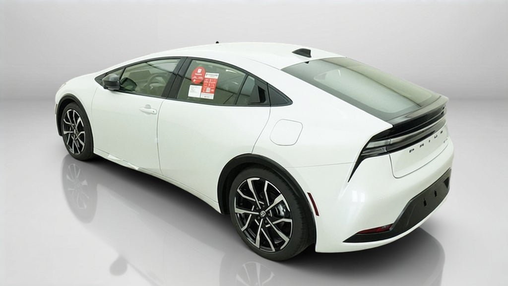 New 2027 Toyota Prius Plug-In Hybrid FWD image 5