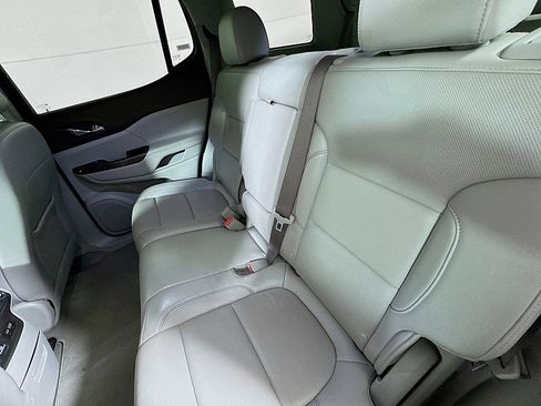 Used 2023 GMC Acadia SLT image 22